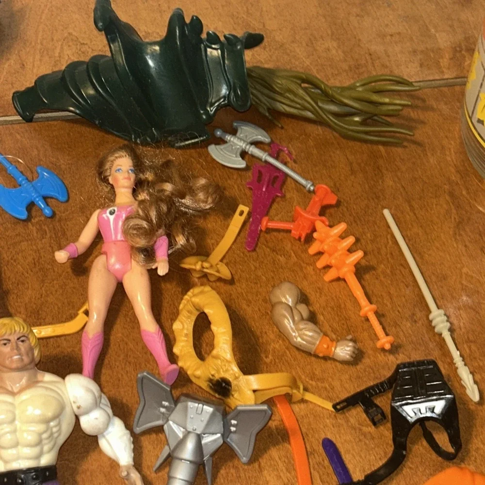 Masters Of The Universe Fogure & Weapon Accessory Lot MOTU B1